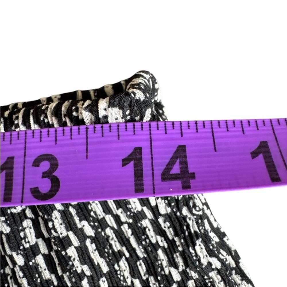 MAX STUDIO Black & White Skirt, Size M. - Picture 10 of 11